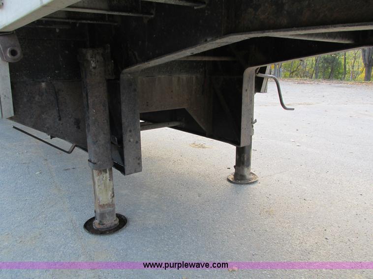 image for item I4123 1996 Wilson CFD-900 step deck trailer