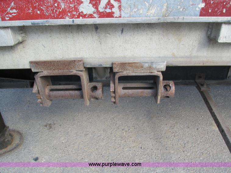 image for item I4123 1996 Wilson CFD-900 step deck trailer