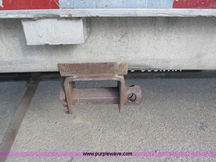 image for item I4123 1996 Wilson CFD-900 step deck trailer