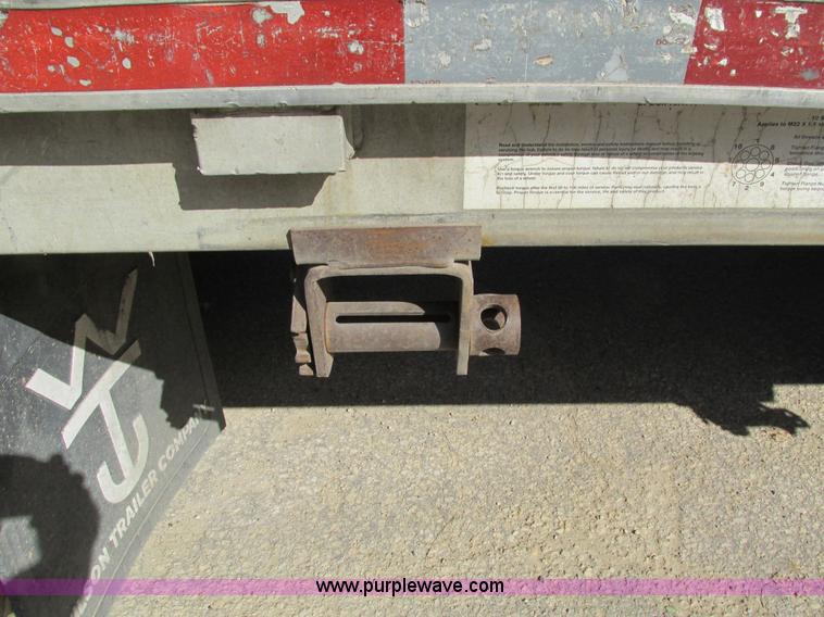 image for item I4123 1996 Wilson CFD-900 step deck trailer