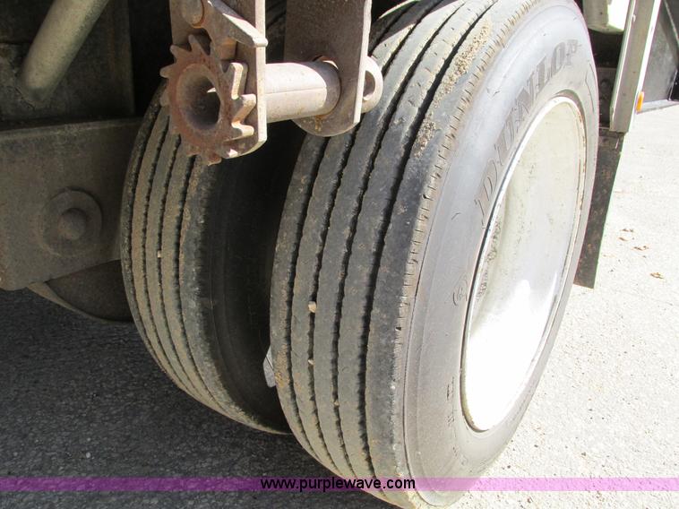 image for item I4123 1996 Wilson CFD-900 step deck trailer