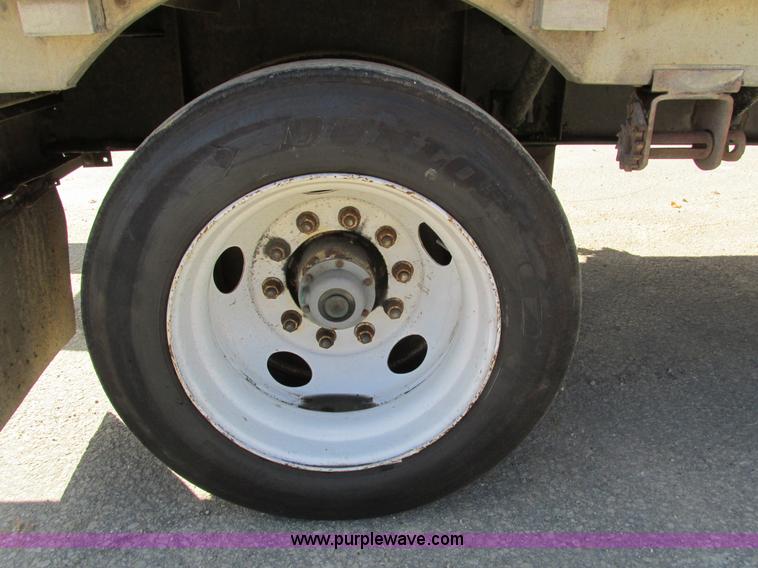 image for item I4123 1996 Wilson CFD-900 step deck trailer