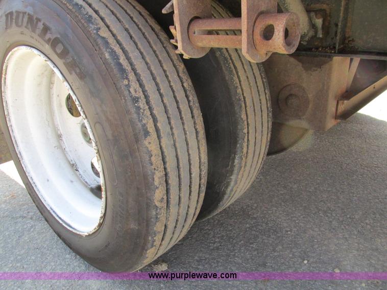 image for item I4123 1996 Wilson CFD-900 step deck trailer