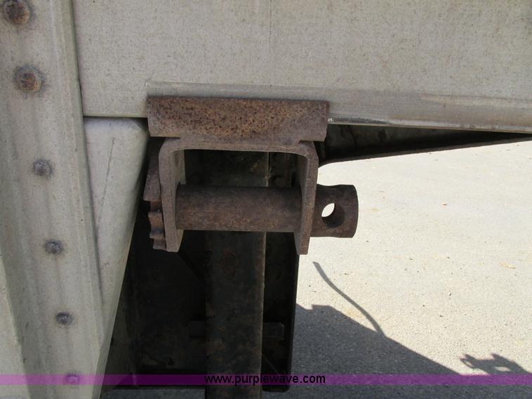 image for item I4123 1996 Wilson CFD-900 step deck trailer