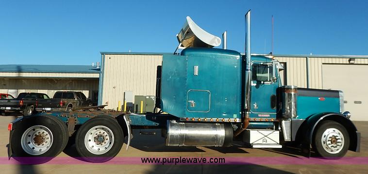 image for item I5293 1992 Peterbilt 379 semi truck