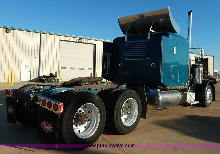 image for item I5293 1992 Peterbilt 379 semi truck