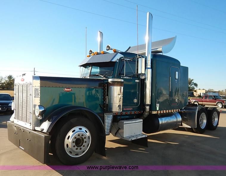 image for item I5293 1992 Peterbilt 379 semi truck