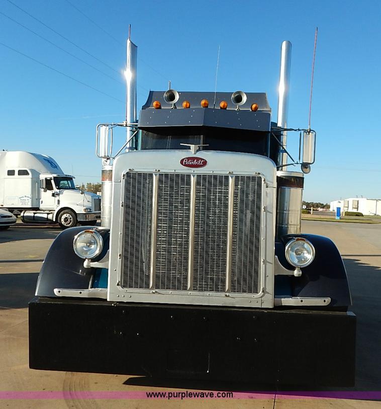 image for item I5293 1992 Peterbilt 379 semi truck