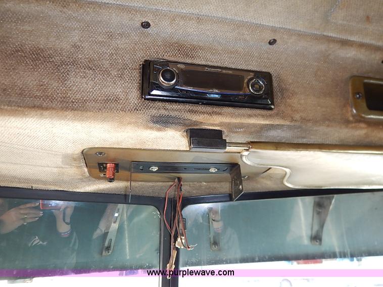 image for item I5293 1992 Peterbilt 379 semi truck