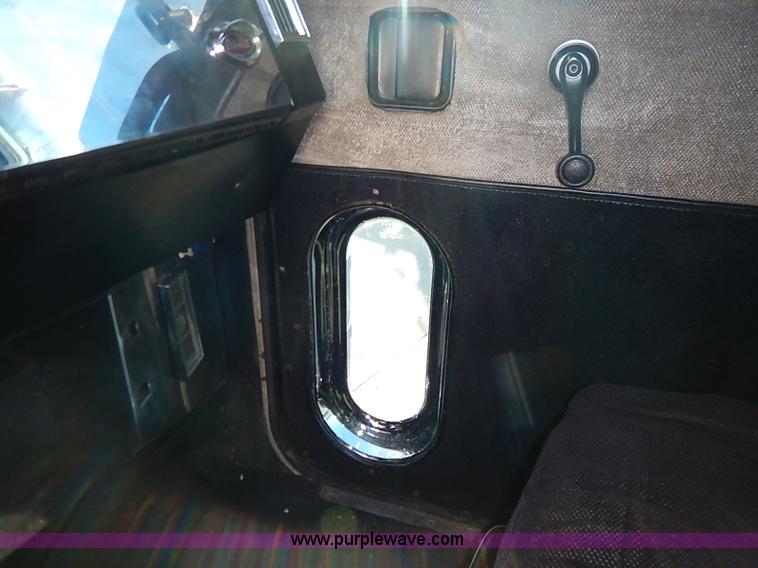 image for item I5293 1992 Peterbilt 379 semi truck