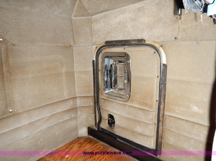 image for item I5293 1992 Peterbilt 379 semi truck