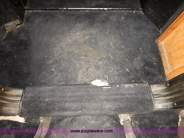 image for item I5293 1992 Peterbilt 379 semi truck