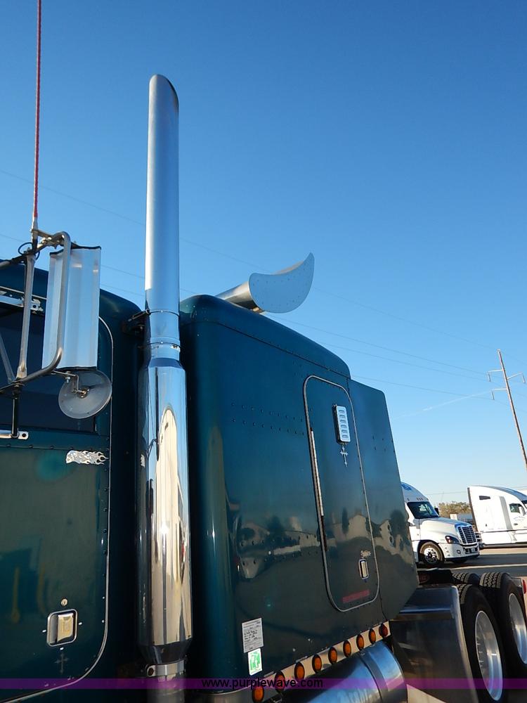 image for item I5293 1992 Peterbilt 379 semi truck