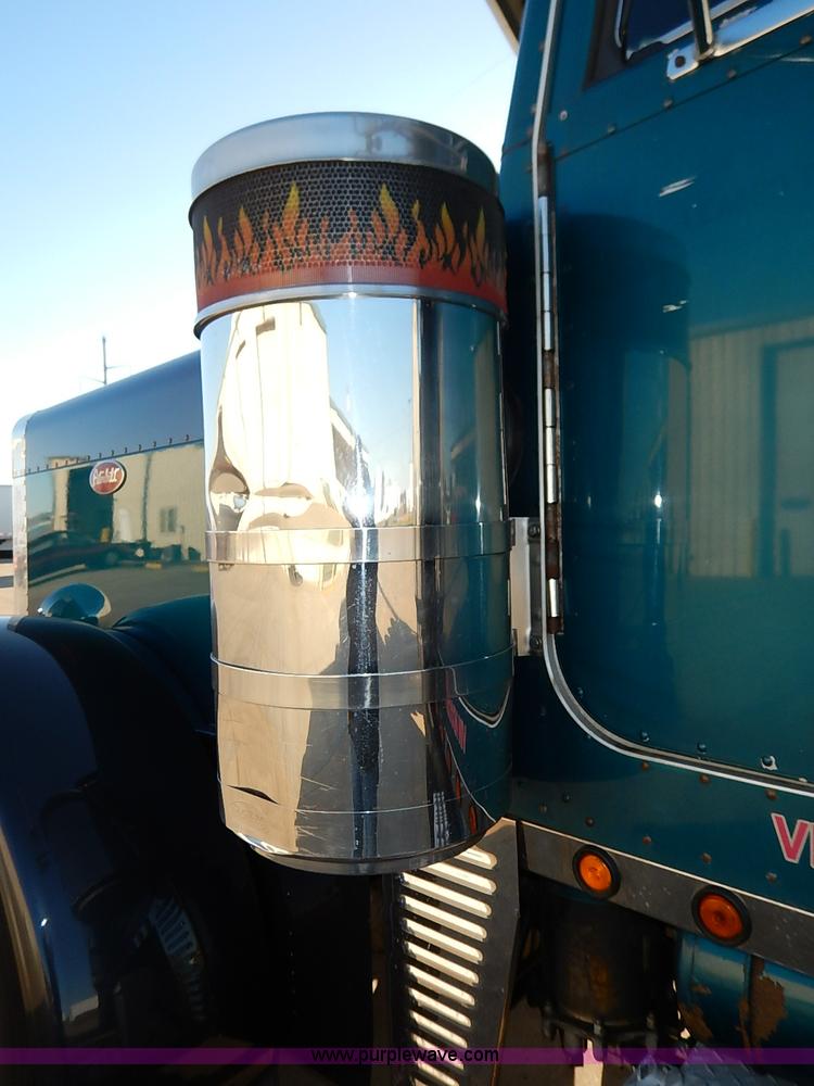 image for item I5293 1992 Peterbilt 379 semi truck