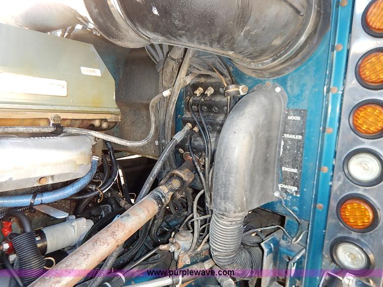 image for item I5293 1992 Peterbilt 379 semi truck