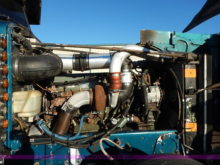 image for item I5293 1992 Peterbilt 379 semi truck