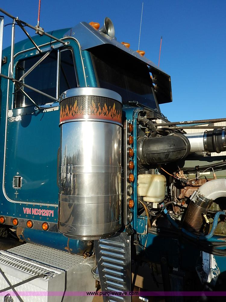 image for item I5293 1992 Peterbilt 379 semi truck