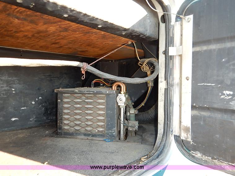 image for item I5293 1992 Peterbilt 379 semi truck