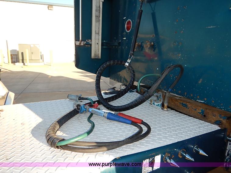 image for item I5293 1992 Peterbilt 379 semi truck