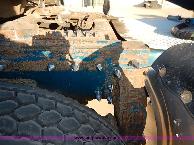 image for item I5293 1992 Peterbilt 379 semi truck