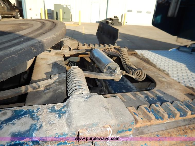 image for item I5293 1992 Peterbilt 379 semi truck