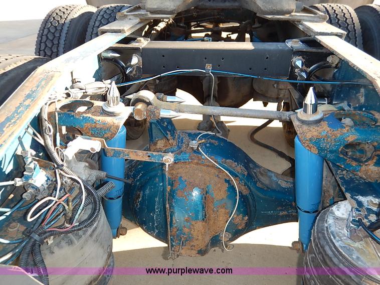 image for item I5293 1992 Peterbilt 379 semi truck