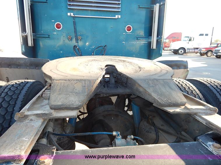 image for item I5293 1992 Peterbilt 379 semi truck