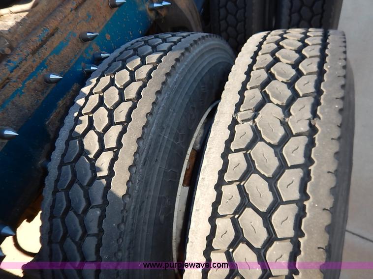 image for item I5293 1992 Peterbilt 379 semi truck