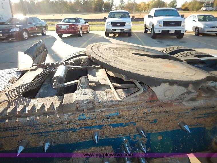 image for item I5293 1992 Peterbilt 379 semi truck