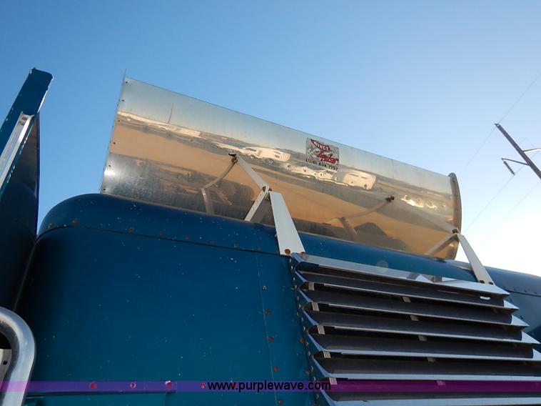 image for item I5293 1992 Peterbilt 379 semi truck