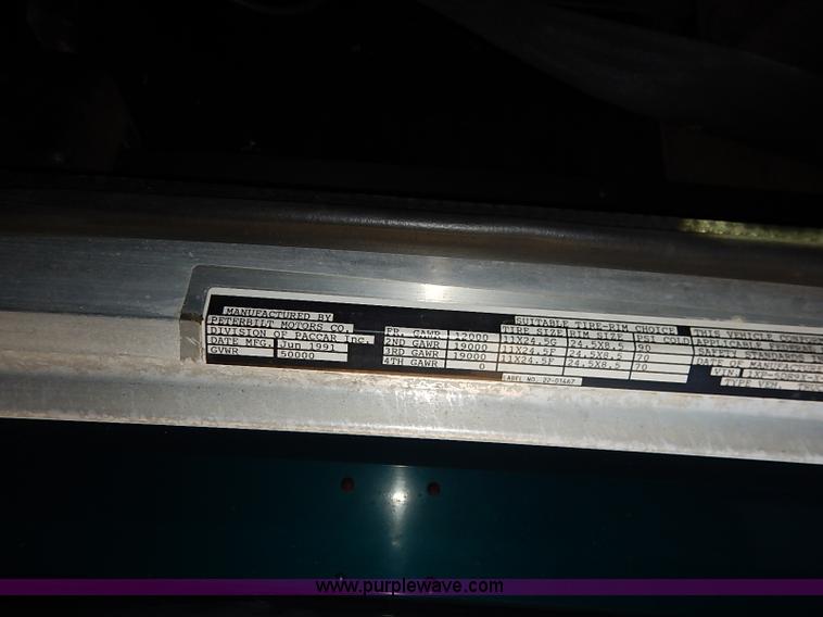 image for item I5293 1992 Peterbilt 379 semi truck