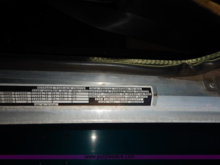 image for item I5293 1992 Peterbilt 379 semi truck