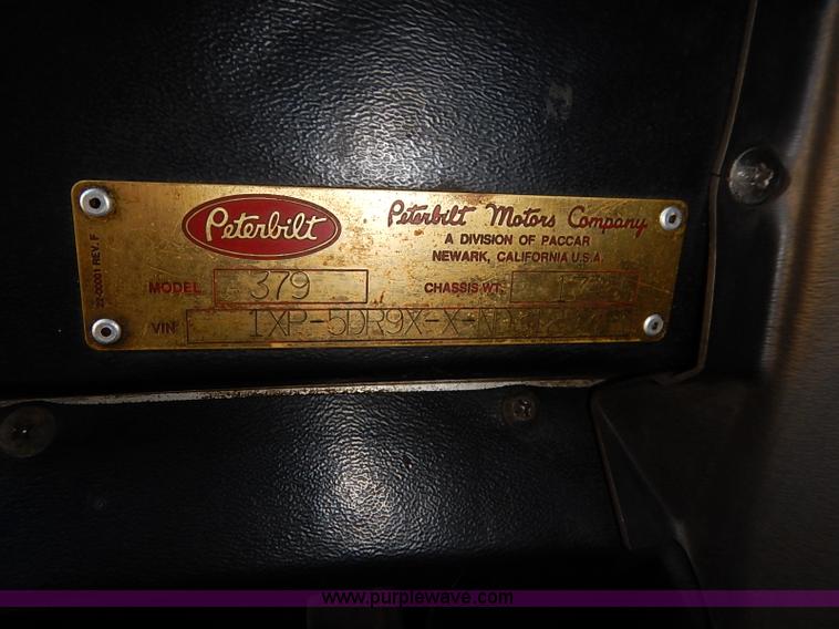 image for item I5293 1992 Peterbilt 379 semi truck