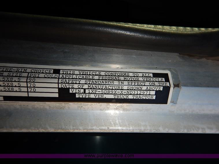 image for item I5293 1992 Peterbilt 379 semi truck