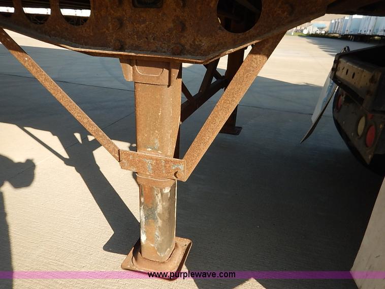 image for item I5352 2000 Wabash dry van trailer