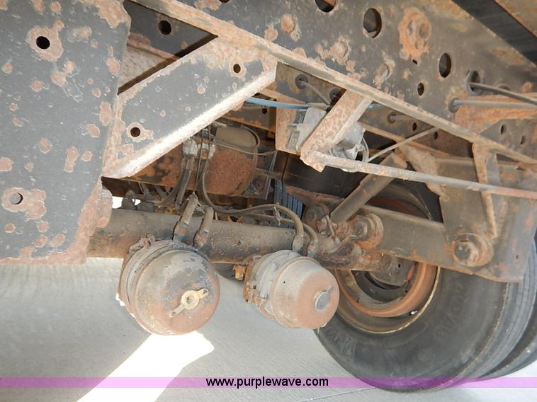 image for item I5352 2000 Wabash dry van trailer