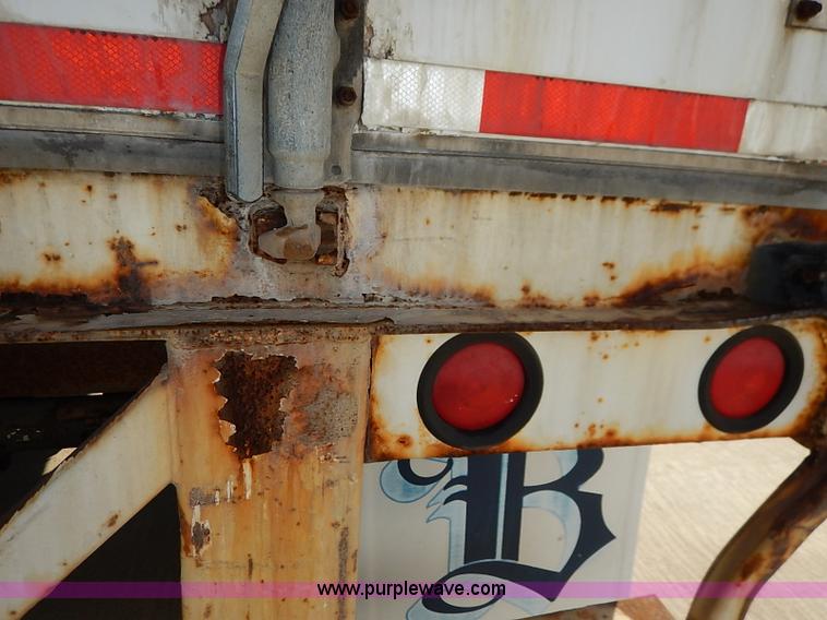 image for item I5352 2000 Wabash dry van trailer