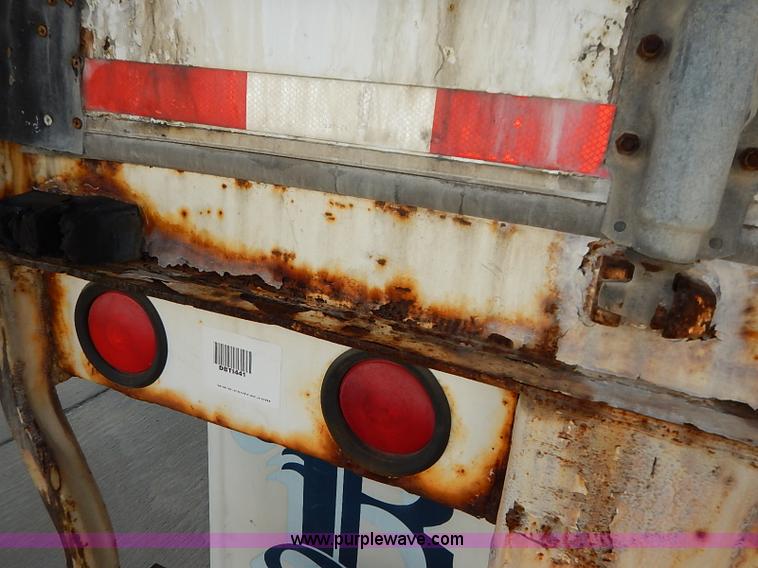 image for item I5352 2000 Wabash dry van trailer