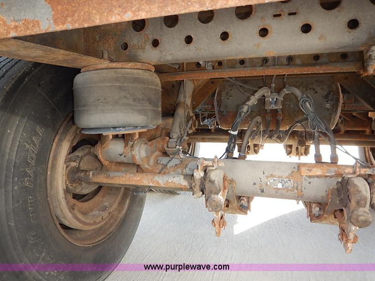 image for item I5352 2000 Wabash dry van trailer