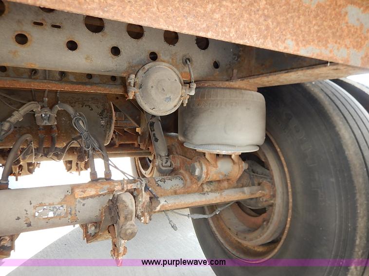 image for item I5352 2000 Wabash dry van trailer