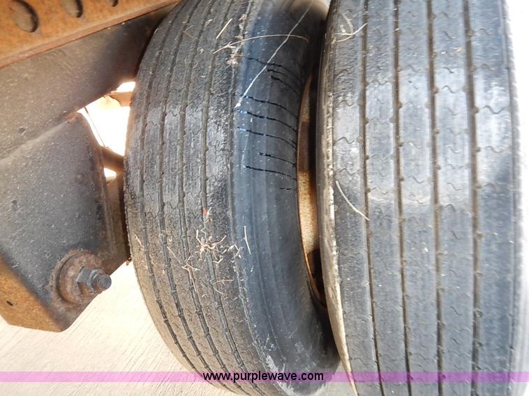 image for item I5352 2000 Wabash dry van trailer