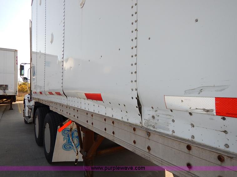 image for item I5352 2000 Wabash dry van trailer