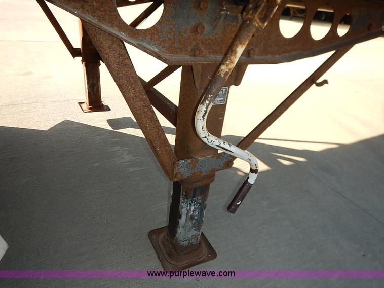 image for item I5352 2000 Wabash dry van trailer