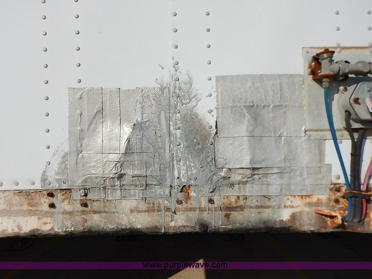 image for item I5352 2000 Wabash dry van trailer