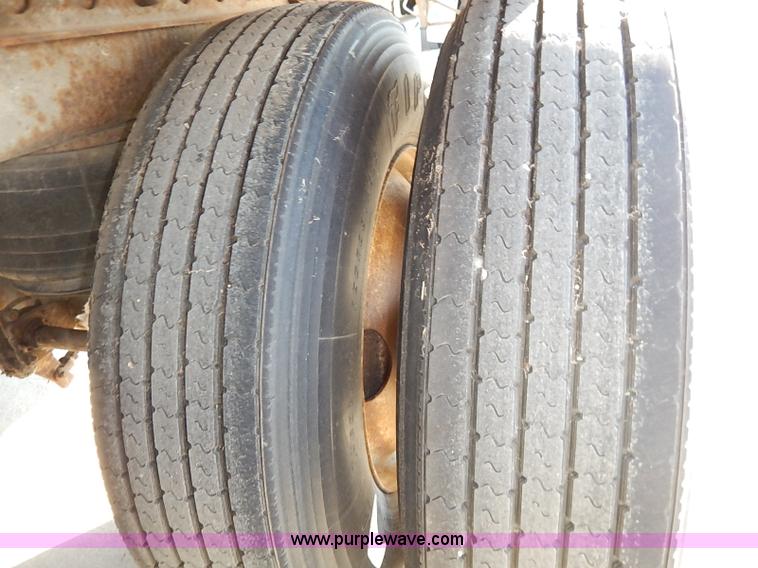 image for item I5353 1999 Wabash dry van trailer