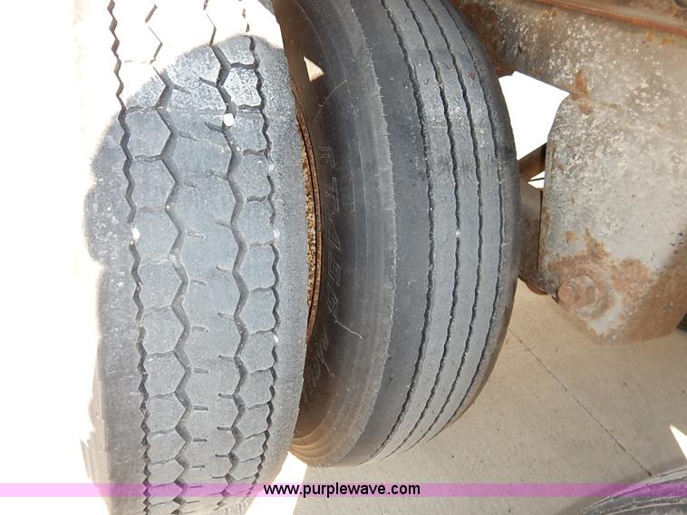 image for item I5353 1999 Wabash dry van trailer