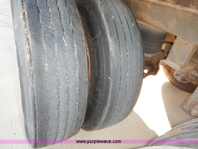 image for item I5353 1999 Wabash dry van trailer