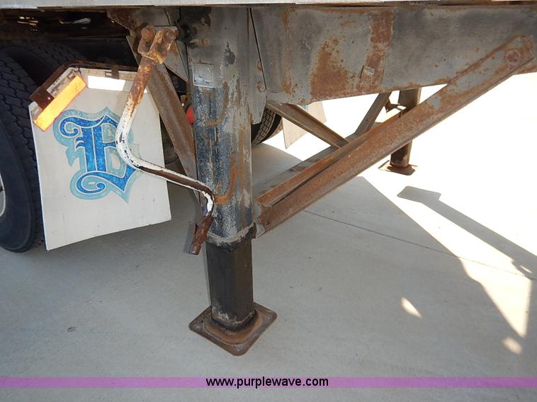 image for item I5353 1999 Wabash dry van trailer