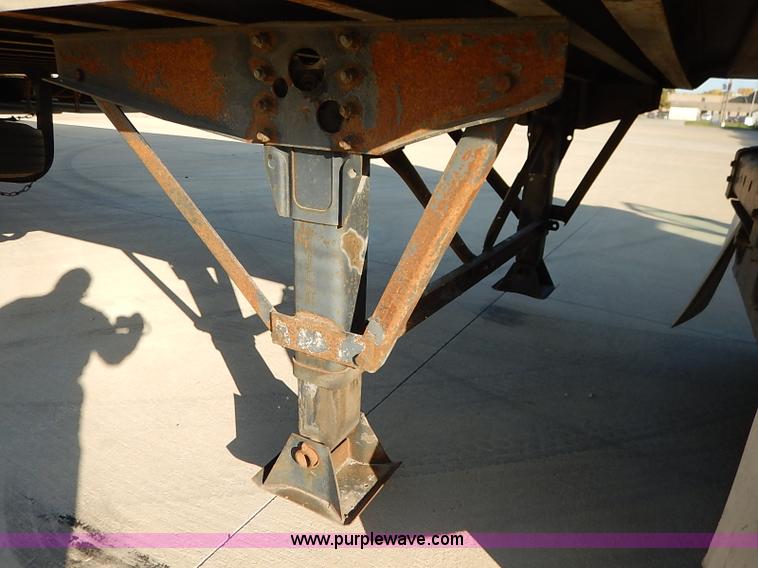 image for item I5354 2000 Wabash dry van trailer