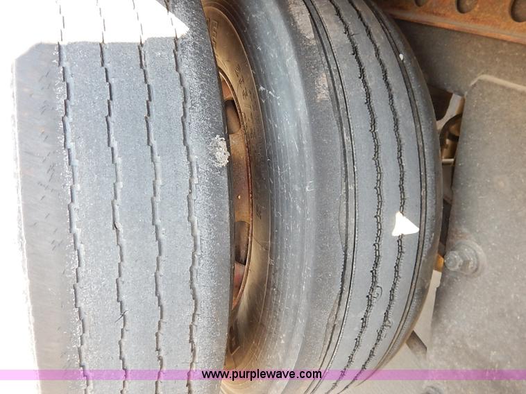 image for item I5354 2000 Wabash dry van trailer